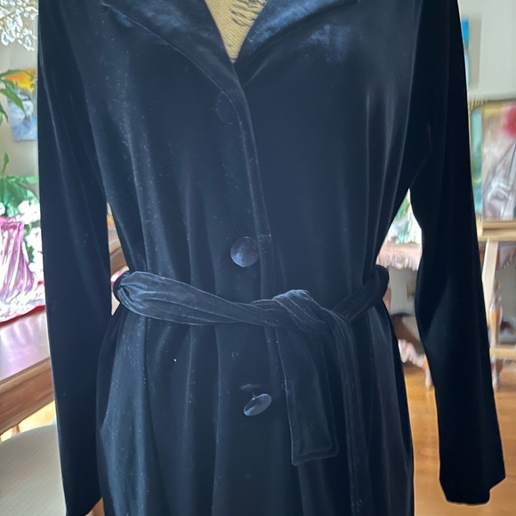 Chic Black Velvet button jacket with belt - Picture 12 of 16